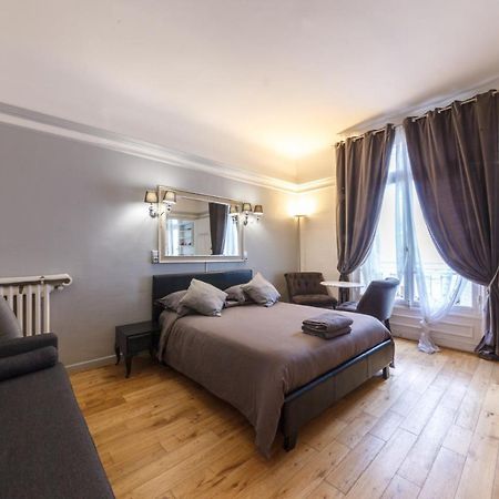 Private Studio - Avenue Des Champs-Elysees Apartment Paris Exterior photo